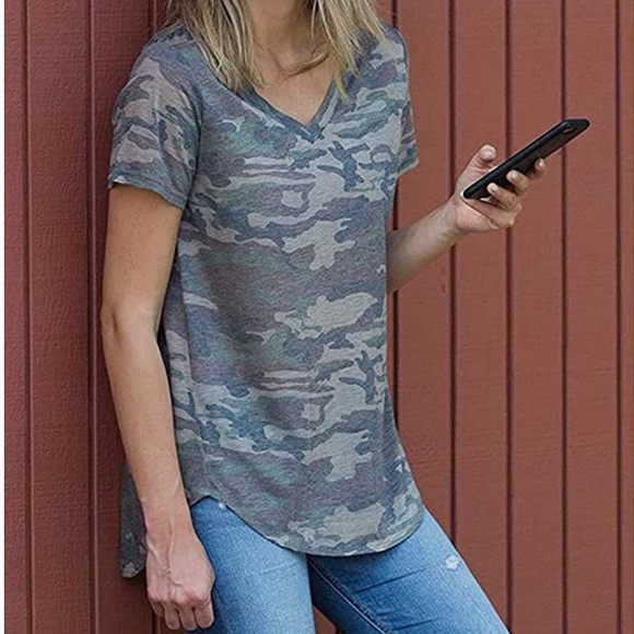 OURS Tops - Camo print vneck t-shirt